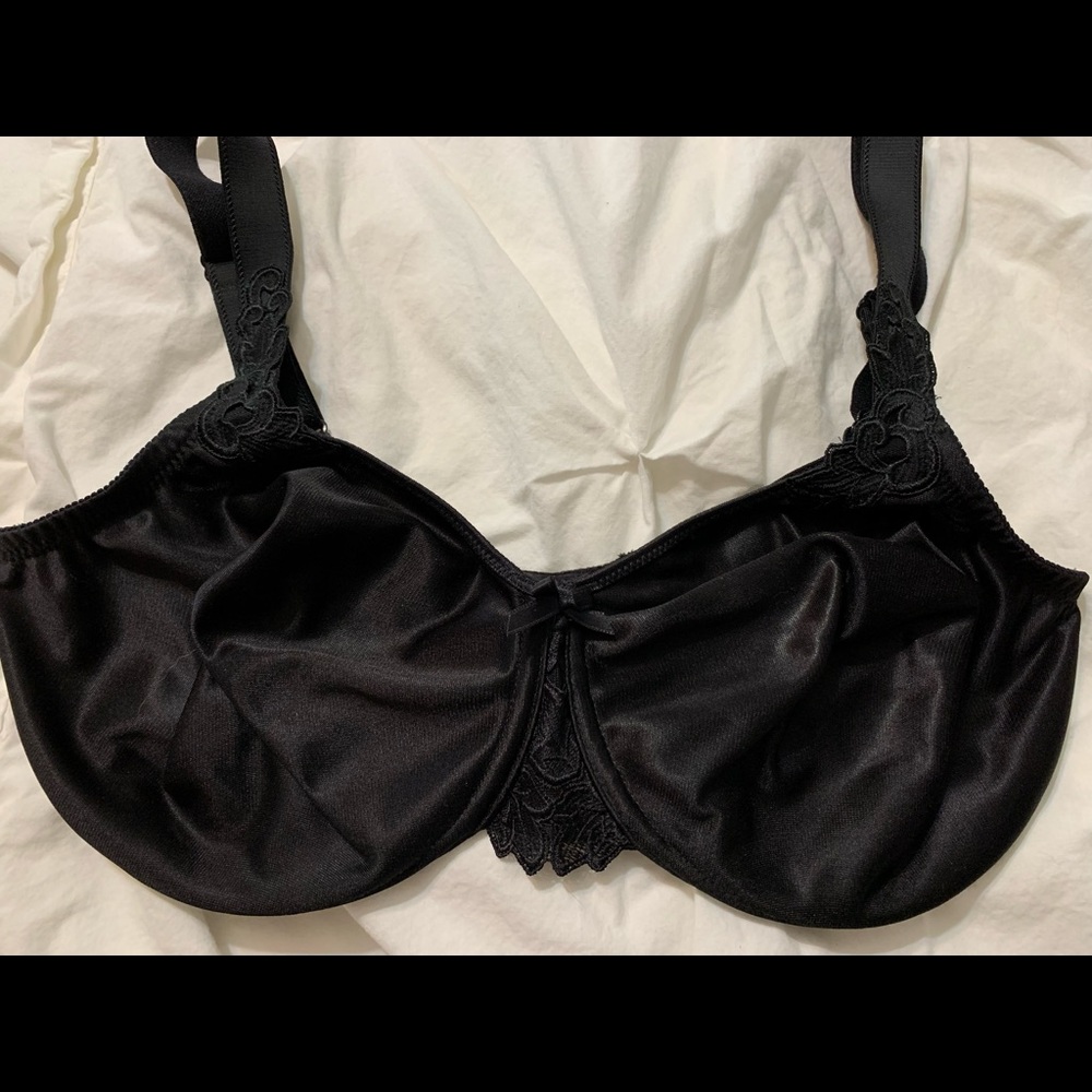Seamless black t-shirt bra